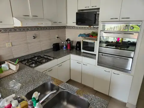 Casa 5 ambientes, terreno propio, jardín , piscina, garage