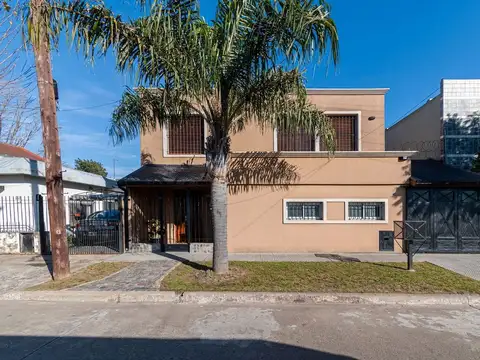 CASA VENTA QUILMES 6 AMBIENTES JARDIN APTA CREDITO