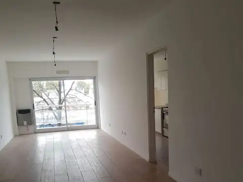 EXCELENTE 3 AMBIENTES AL FRENTE