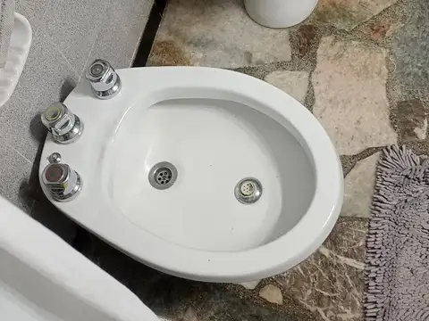 VENTA CASA MULTIFAMILIAR 4 PH. CON GARAGE OLIVOS