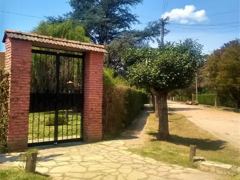 VENTA - EXCELENTE CASA QUINTA - 800 MTS - MORENO - B° LOS LIMONES