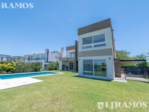 Casa 6 ambientes con 4 baños