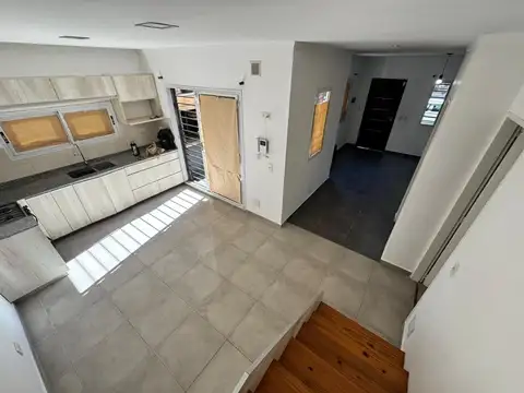 Depto Tipo Casa en Alquiler de 3 ambientes