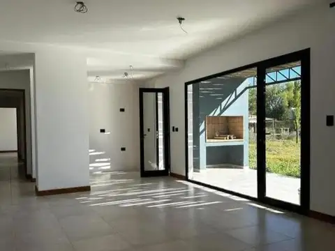 Casa 3 ambientes con 1 baño