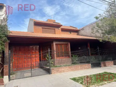 Casa 6 ambientes con 2 baños