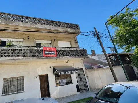 casa tipo ph en planta alta con terraza RETASADA