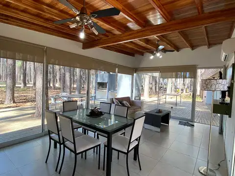 Casa 6 ambientes con 2 baños
