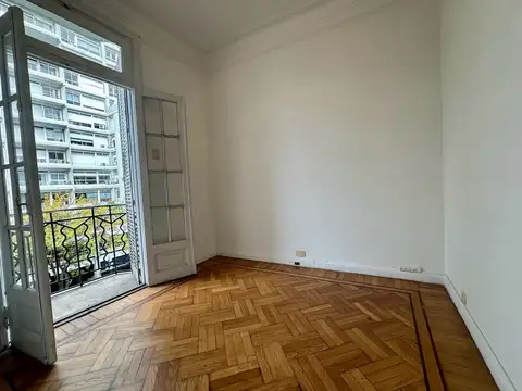 Alquiler oficina apto profesional al frente de 5 ambientes sobre Avenida Cordoba - Retiro