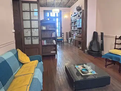 PH 5 Ambientes Al Frente 1er piso por escalera con Terraza, con Patio y Quincho