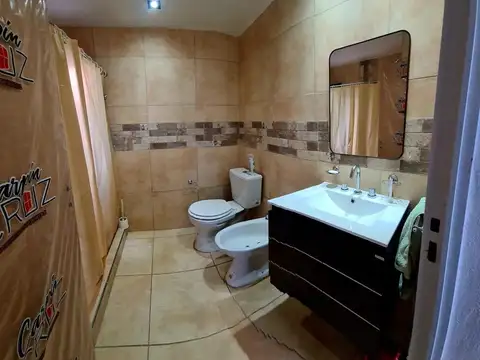 Espectacular Casa de Dos Dormitorios con Pileta en Barrio Las Tardes -  Roldán
