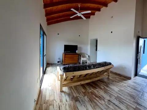 Casa 4 ambientes con 2 baños