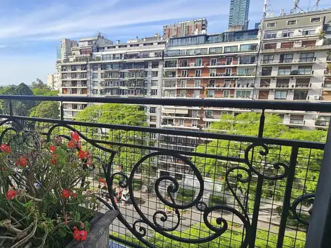 Av. Del Libertador  al 2600 Venta 3 dormitorios, 365 m²,  cochera. Botanico.