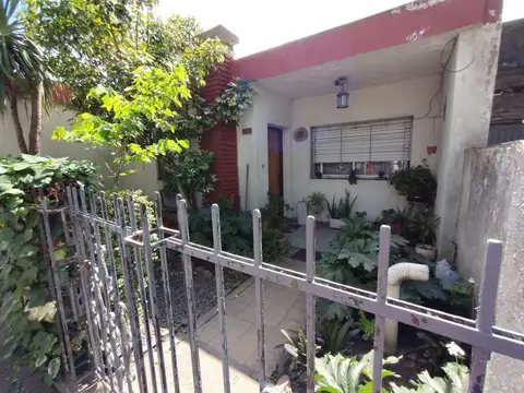 Venta casa 5 ambientes y garaje en Bosques