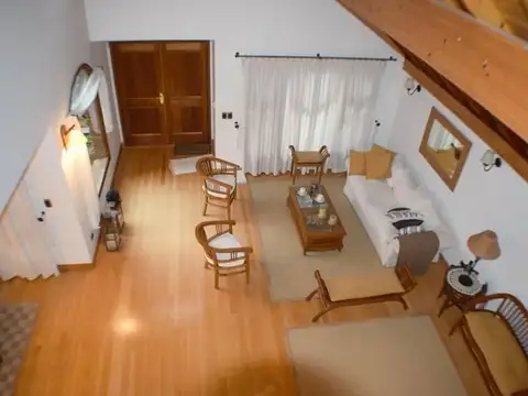 Casa 5 ambientes con 4 baños