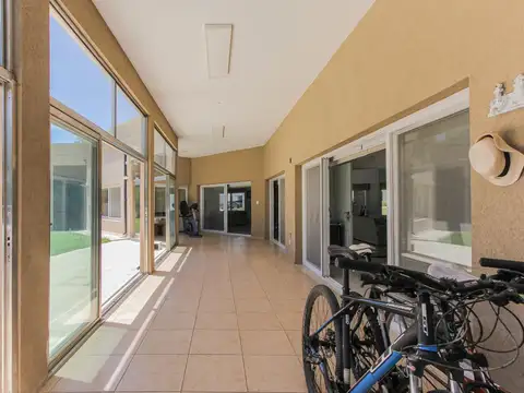 Casa 7 ambientes con 4 baños