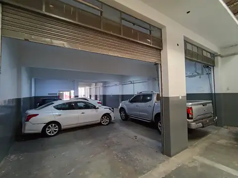 Galpon sobre lote de 8.66 x 40.88. C/Vivienda