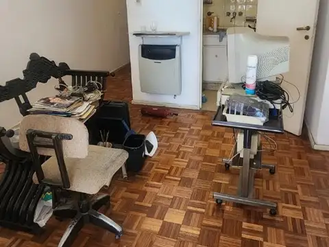 Excelente oficina Apto vivienda 2 ambientes c-frente a gran pulmon abierto de manzana muy luminoso