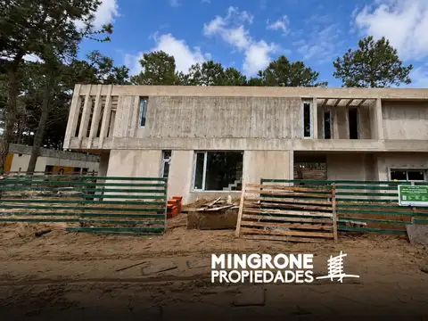 Cod 150 – Casa 5 Ambientes en Construcción – Barrio Pioneros, Pinamar