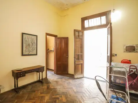 Casa 5 ambientes con 2 baños