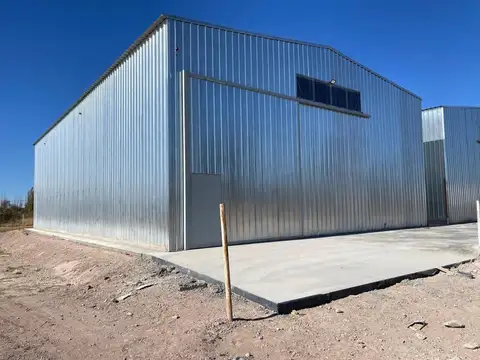 CIPOLLETTI PI ALQUILA GALPON SOBRE LOTE DE 2000MT2