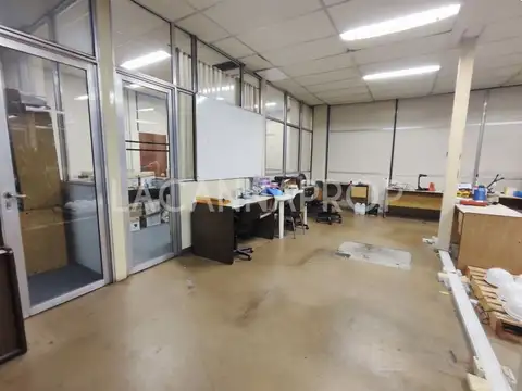 LOCAL EMPRESARIAL DE 1.190 M² CON COCHERAS EN COLEGIALES