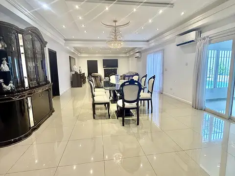 Casa 5 ambientes con 4 baños