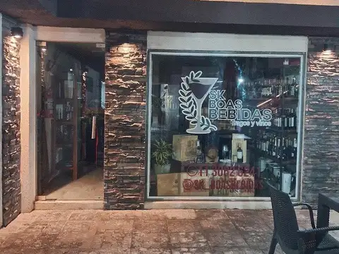 Ideal cafetería/pastelería,  se escuchan otros