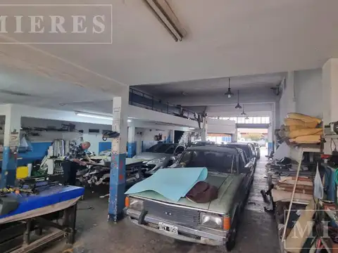 Local de 300 m2 tipo galpón en Venta  en  Pelliza 4600, Munro