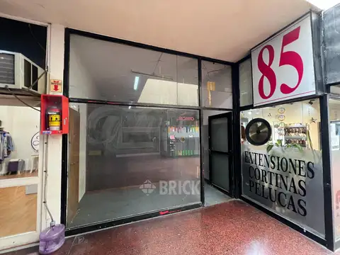 LOCAL EN GALERIA AMERICANA EN SANTA FE Y PUEYRREDON - 17 M2