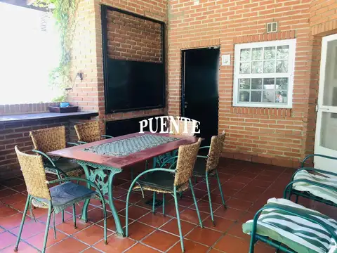 Casa 5 ambientes con 2 baños