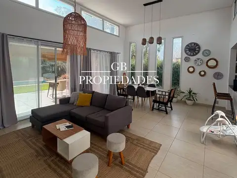 Venta de Casa 4 Ambientes en Santa Emilia, Pilar