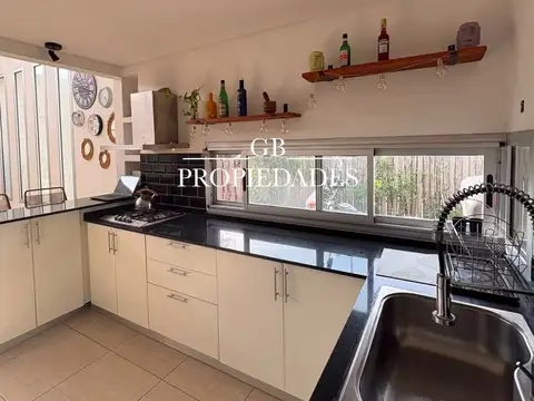Casa en Venta con 3 cocheras