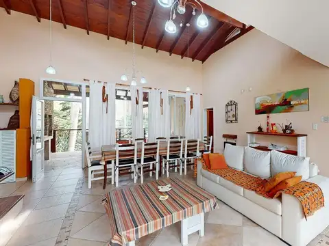 Casa 5 ambientes con 4 baños