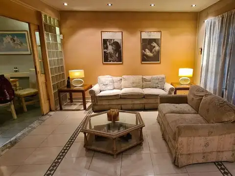 Casa 5 ambientes con 3 baños