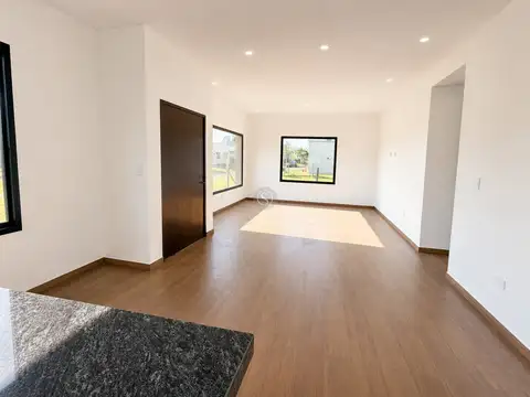 Casa en Venta en Pilar del Este - San Ramon, USD 189.000