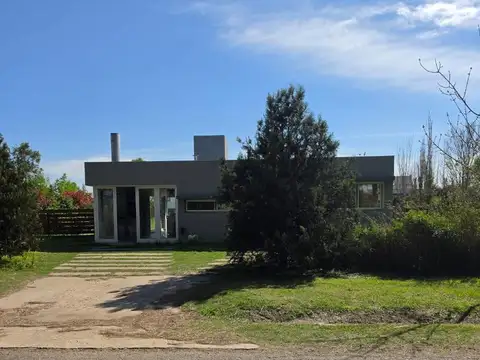 Casa en Alquiler con 1 cochera