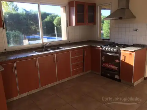 Casa en Alquiler en Villanueva, USD 1.700