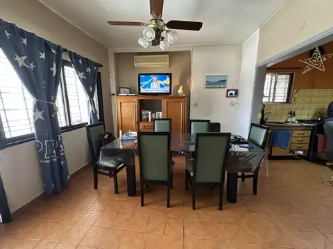 CASA EN VENTA BERNAL, 3 AMBIENTES, PATIO Y LOCAL