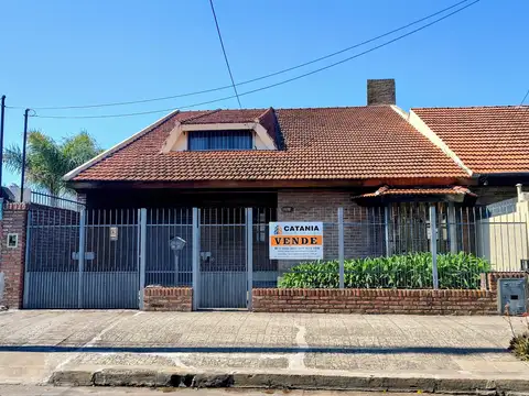 Imponente Chalet de 5 Dormitorios en Barrio Da Vinci
