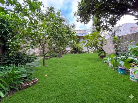 VENTA CASA CON JARDIN LOTE  8X41 VILLA RIACHUELO