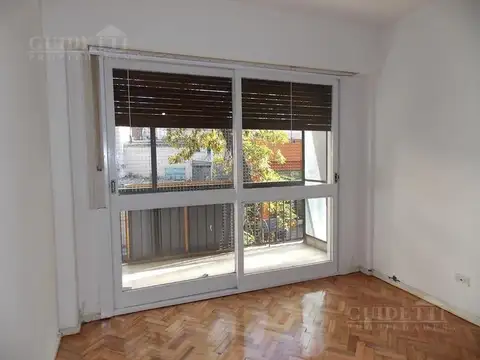 Venta de departamento 2 ambientes al frente con balcón - Saavedra