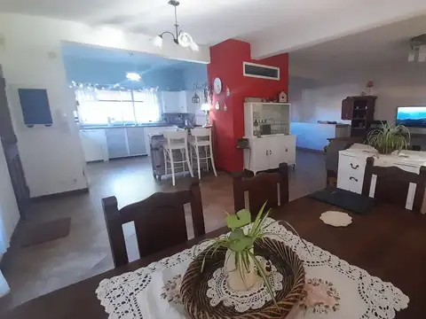 Casa en Venta con 3 cocheras