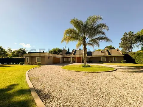 Casa en Venta con 2 cocheras