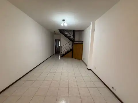 Casa en Alquiler con 1 cochera