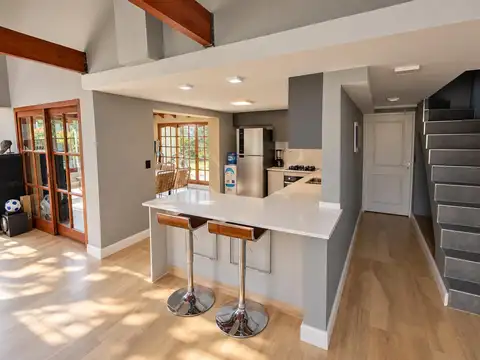 Casa en Venta con 3 cocheras