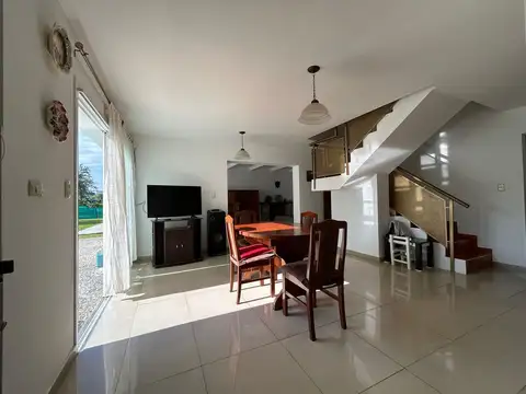 VENTA CASA 3 DORMITORIOS VALLE ESCONDIDO