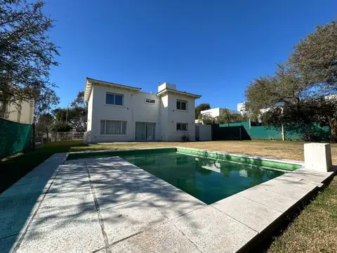 VENTA CASA 3 DORMITORIOS VALLE ESCONDIDO