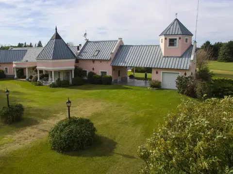 Casa 9 ambientes con 7 baños