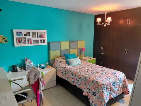 Casa en Venta con 4 cocheras