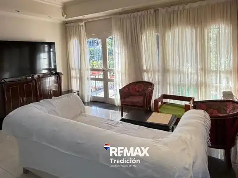 Casa 13 ambientes con 5 baños